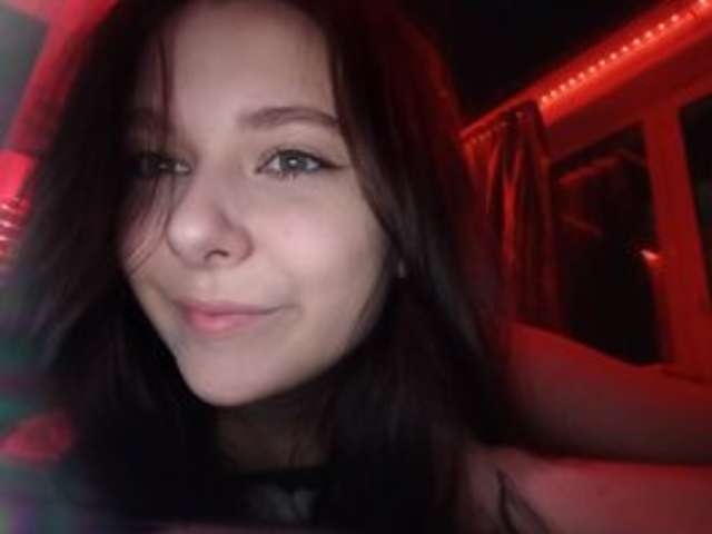 go to chat with Chloe-Loyal