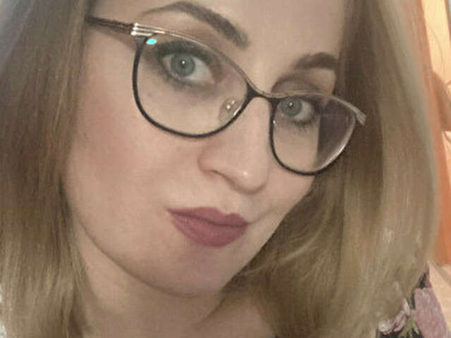 go to chat with Christina4U