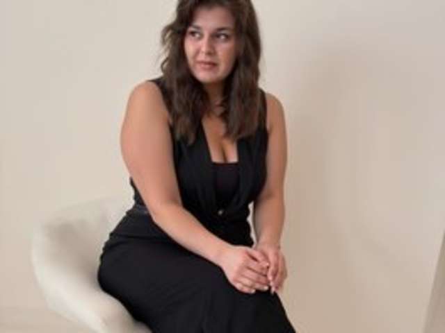 go to chat with CloeBarrison