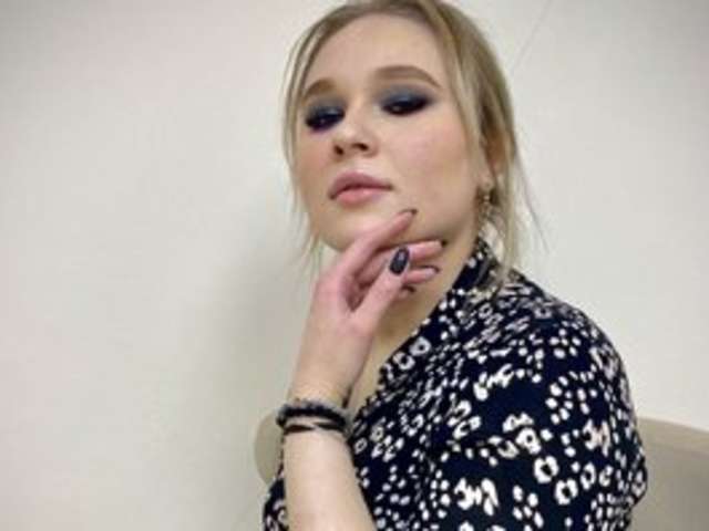go to chat with CloeHarris