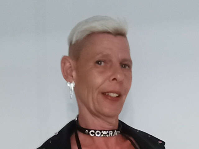 go to chat with CoraBitch1