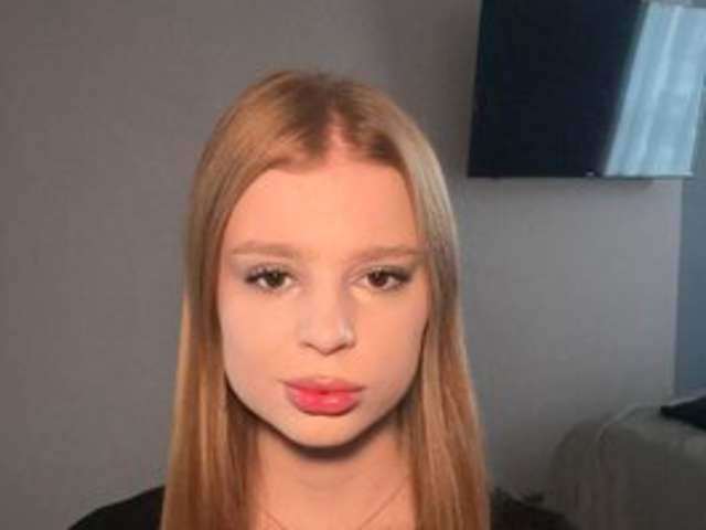 go to chat with CoraliePomar