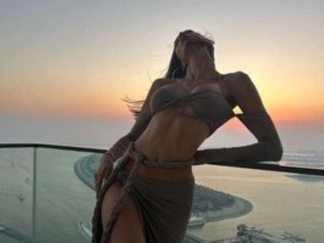 go to chat with Cum4Lydia