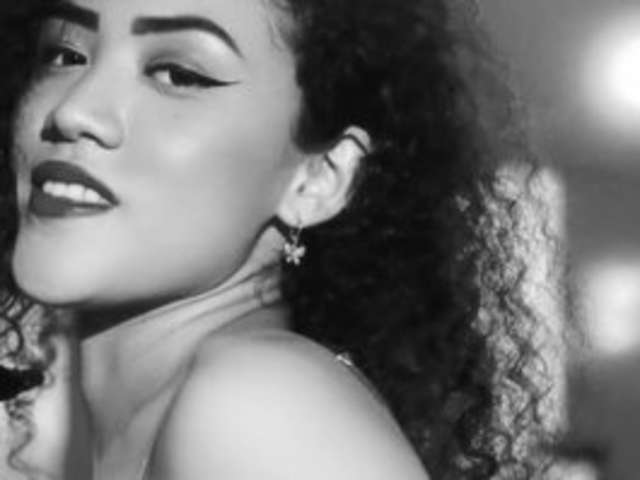 go to chat with Curlykat