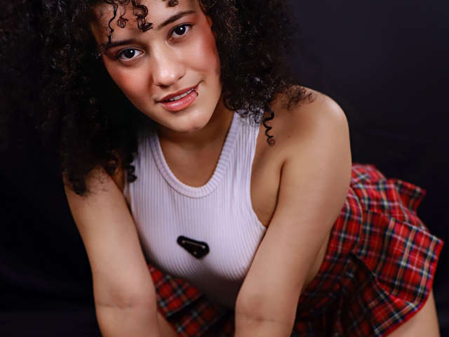 CURLYNATASHA amateur webcam photo