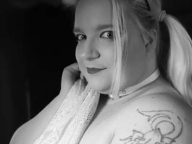 go to chat with Curvy-Lucy