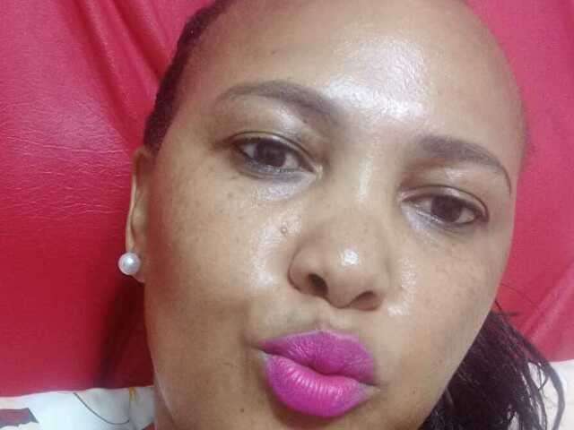 go to chat with CurvyQ04