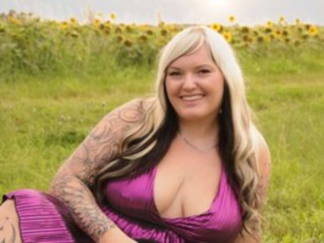 go to chat with Curvyangelina