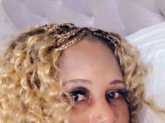 go to chat with Curvybae