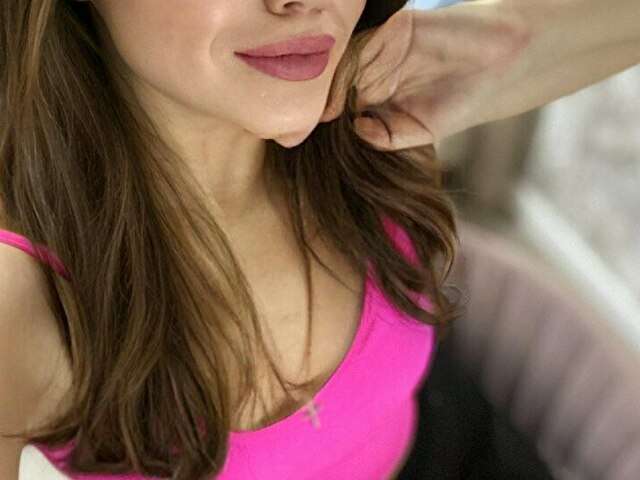 go to chat with CyraCandy