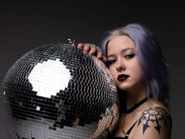 go to chat with DARKIRIS