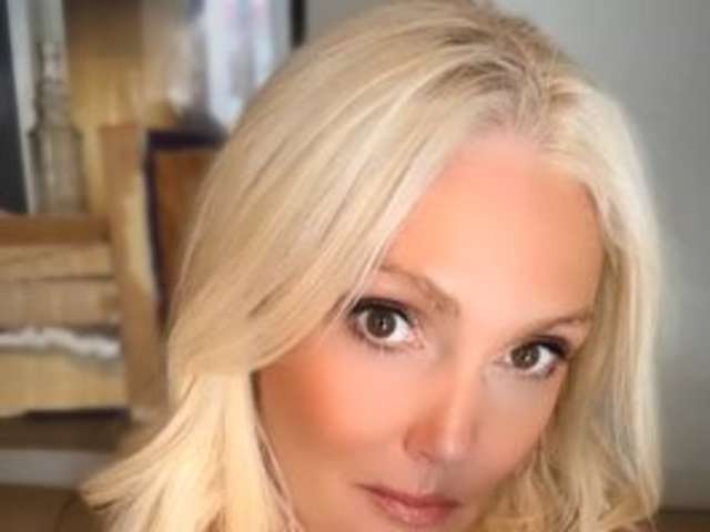 go to chat with DaisyHotwife
