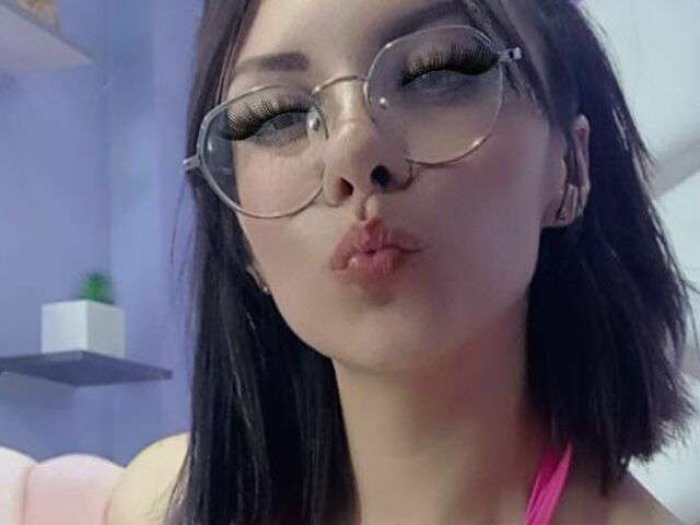 go to chat with Dallulahmiss
