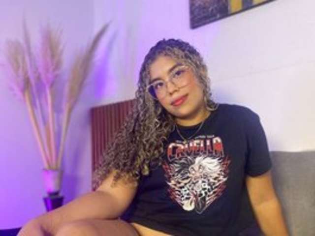 go to chat with Danhia