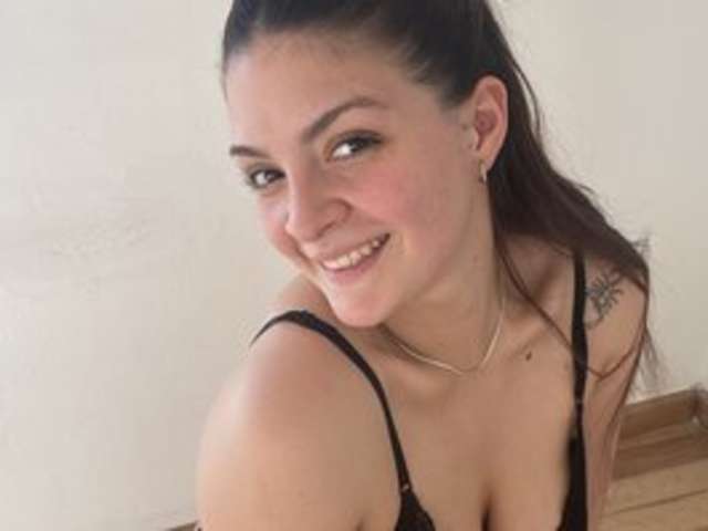 go to chat with Danielaeliana11-1