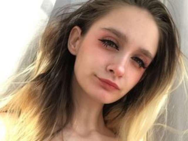 go to chat with DaniellaxMart