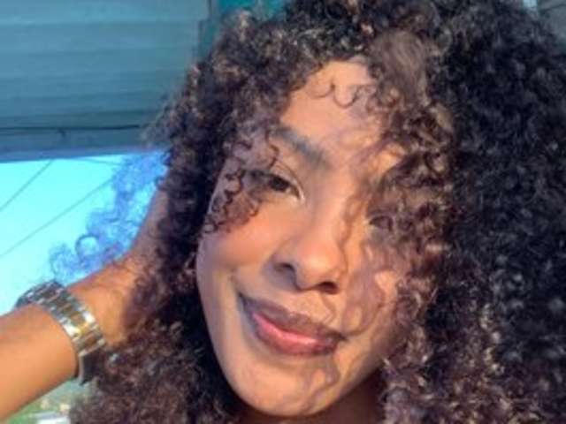 go to chat with Dayanacarson