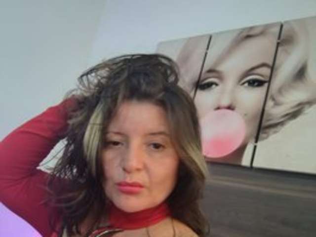 go to chat with DeboraCienfuegos25