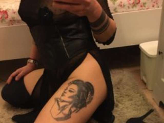 go to chat with DesireeGold