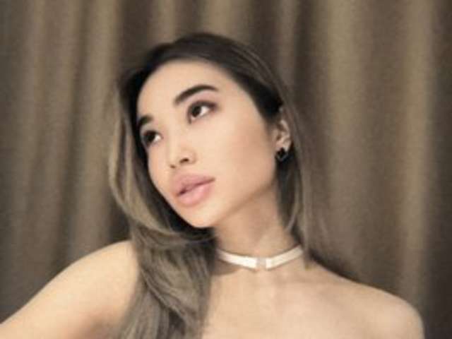 go to chat with DiJezebel