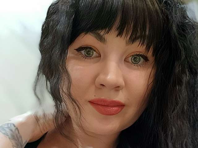 go to chat with Dianaana