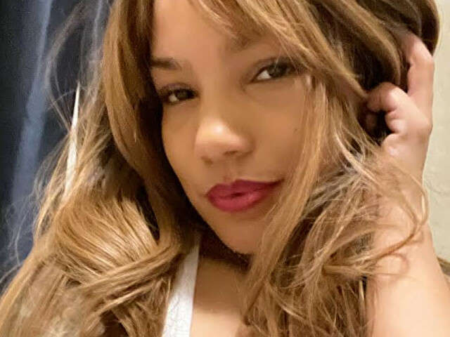 go to chat with DollyPetite