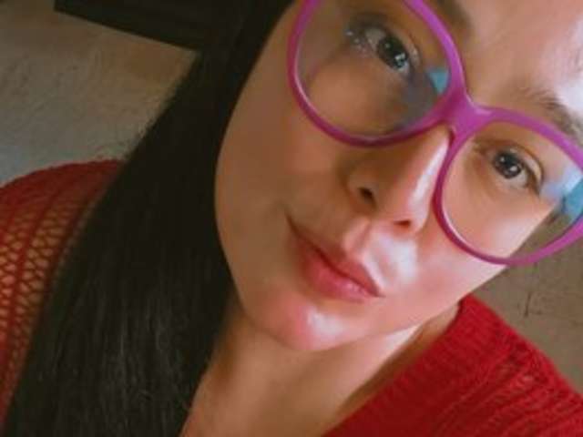 go to chat with EMMA-LAKE