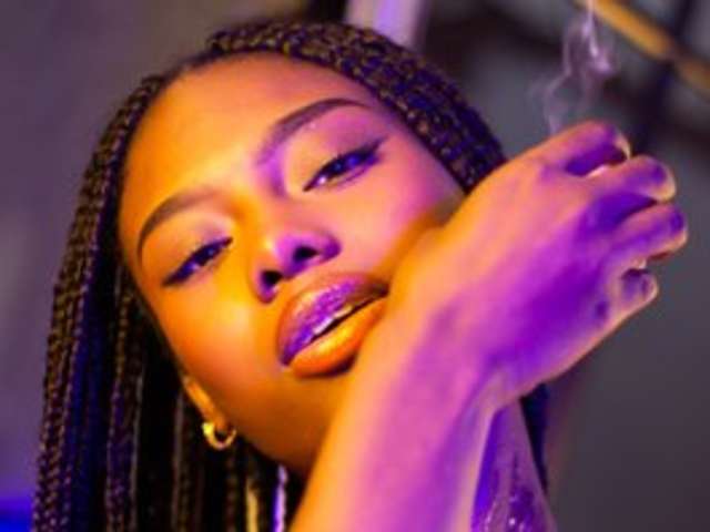 go to chat with Ebonymore06