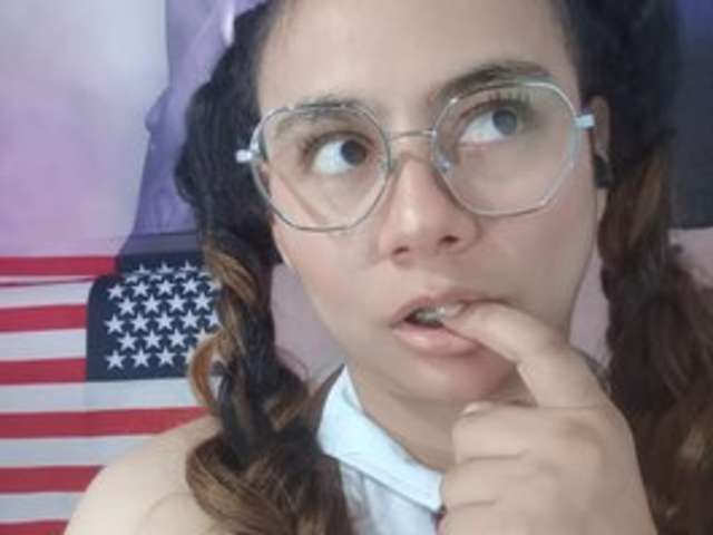 go to chat with Elianna-Park