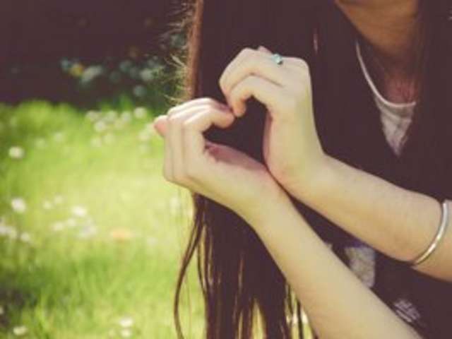 go to chat with Elina-Rosee