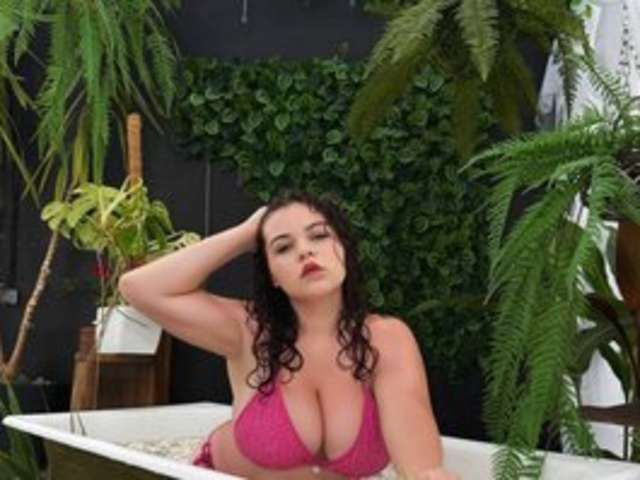 go to chat with ElinaStarr