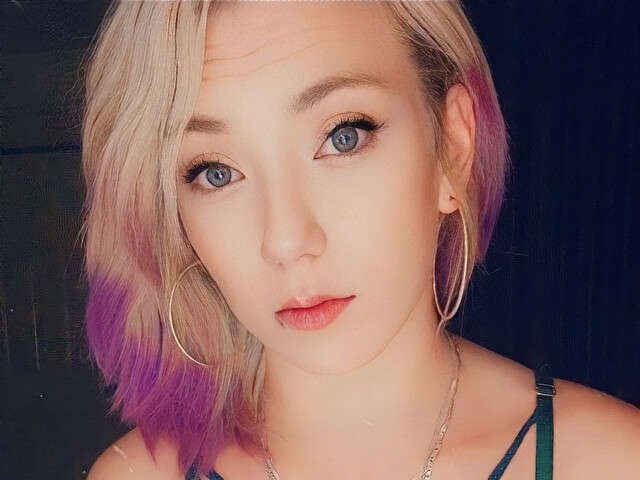 go to chat with ElizaLacee