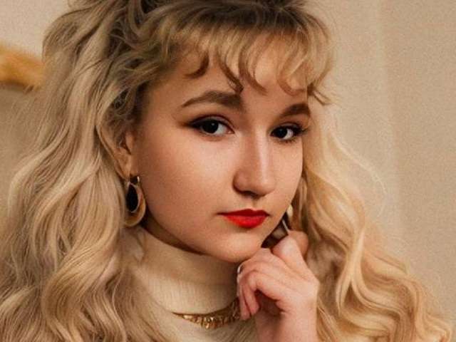 go to chat with ElizaWooler