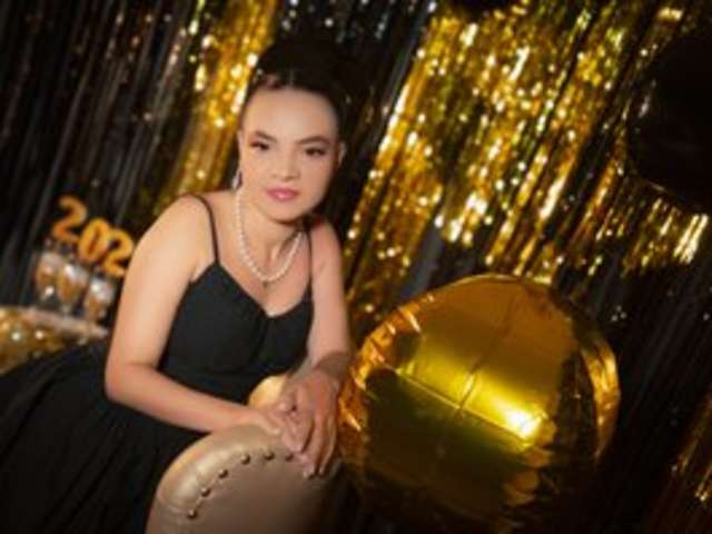 go to chat with ElizabethMart