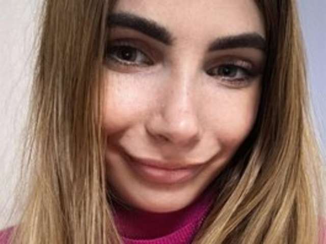 go to chat with Ella-Lizzie