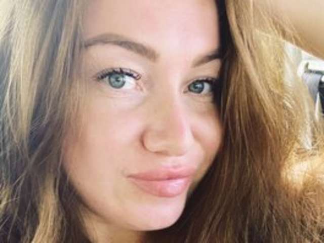 go to chat with Ella-ida