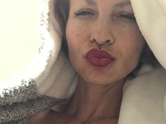 go to chat with EllenikaFun