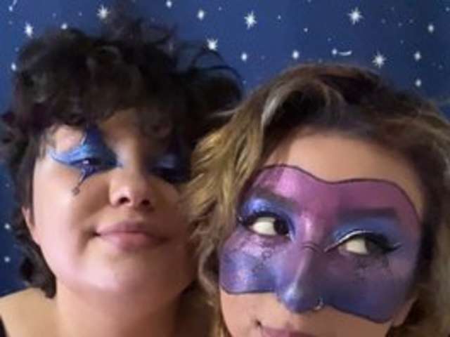 go to chat with Ellie-Raven