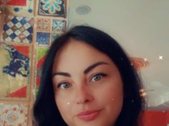 go to chat with Ellisha-Ellis
