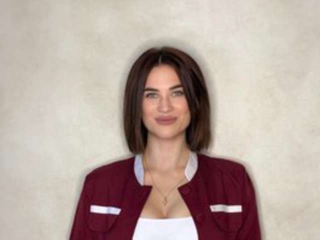 go to chat with EllyBurton