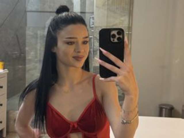 go to chat with Elsatight