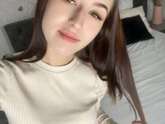 go to chat with Emilia-Wayne