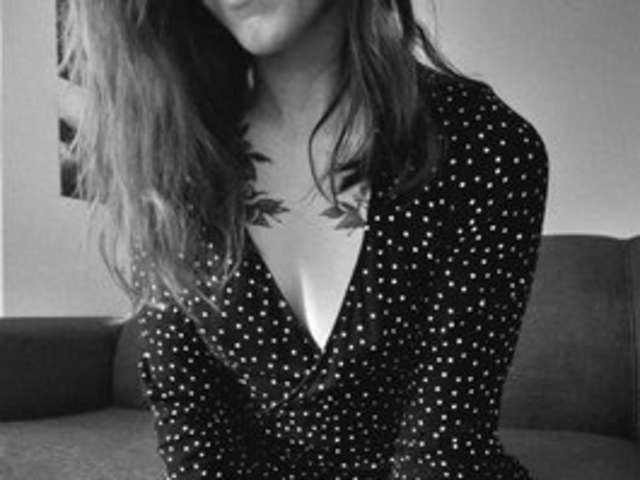 go to chat with EmilieEdelana