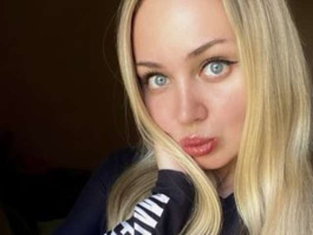 go to chat with EmillyaW1
