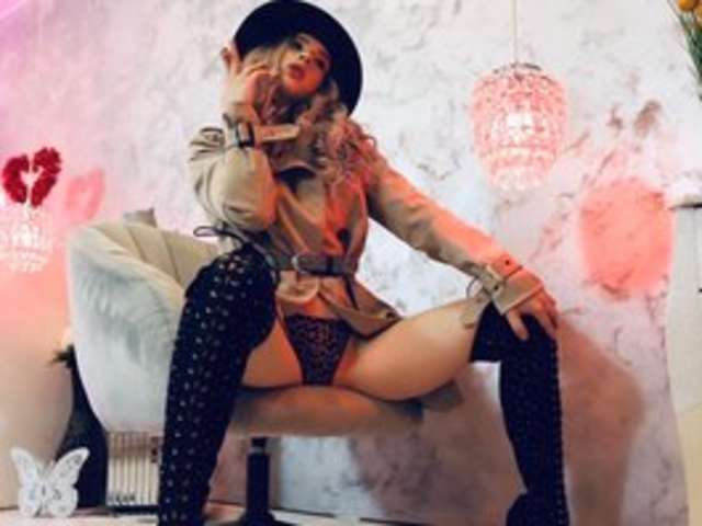 EMILY-BLOOM amateur webcam photo