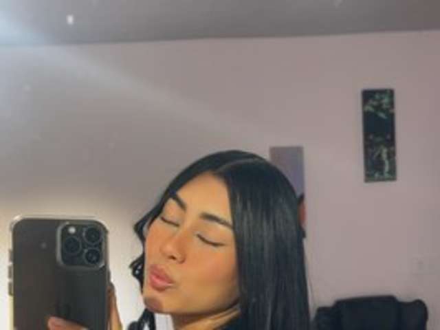 go to chat with Emily22x