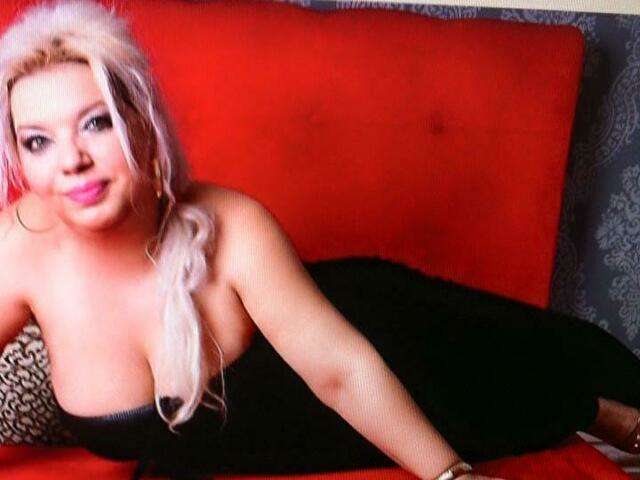 go to chat with EmilyMilf