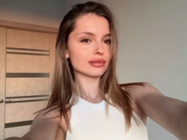 go to chat with EmilySkout