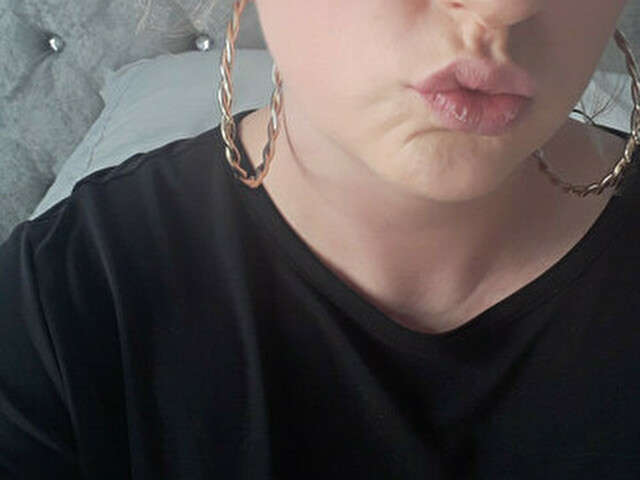 go to chat with Emilyjames