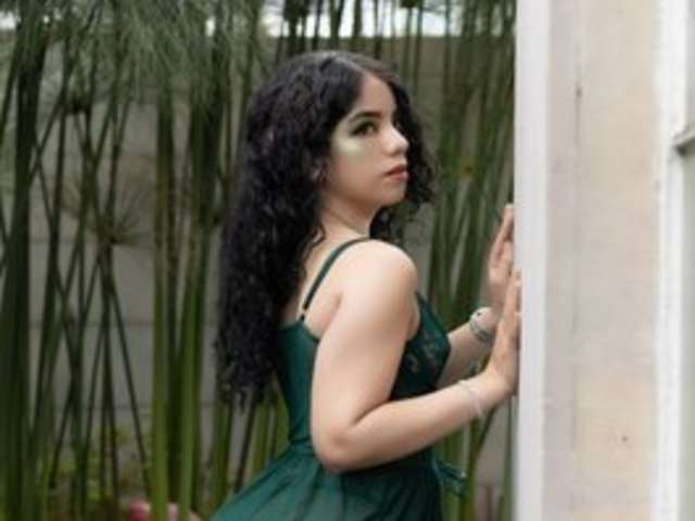 go to chat with EmmaCurlss